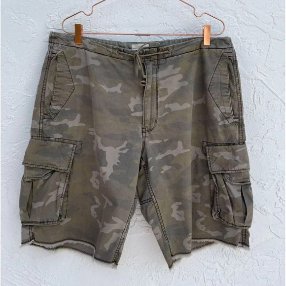 Gap Mens Drawstring Loose Fit Outdoor Cargo Shorts Khakis Brown Camo Sz L - Picture 1 of 16